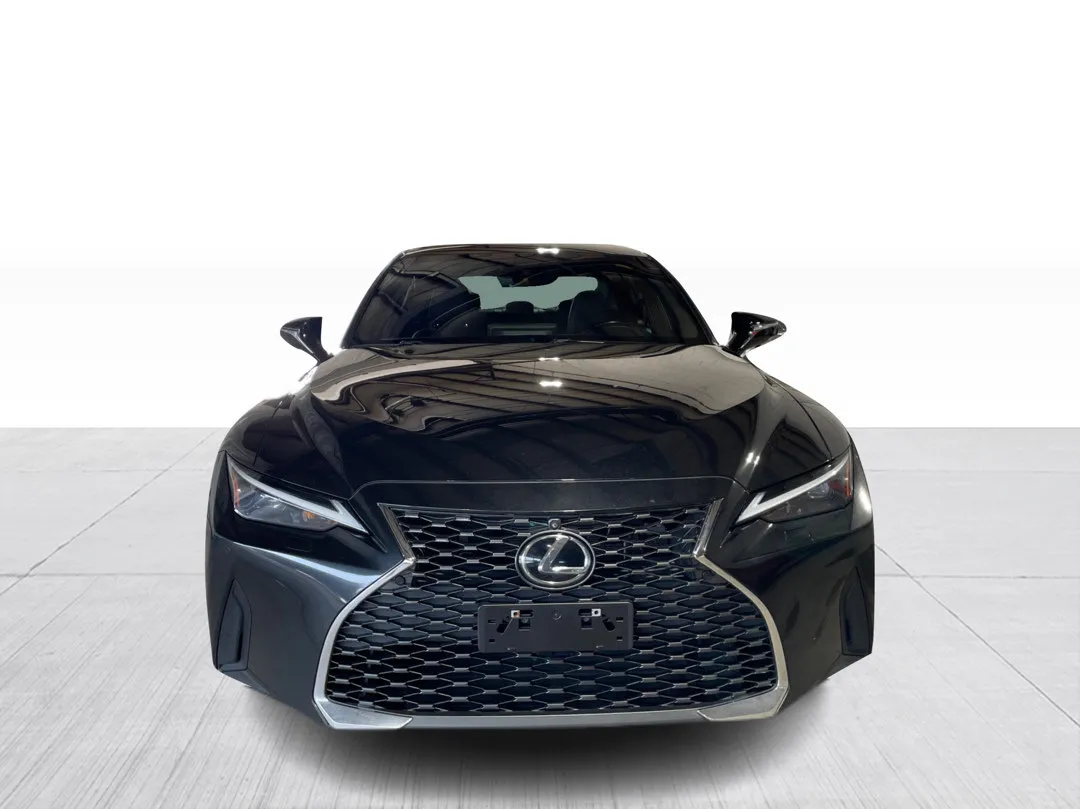 2022 Lexus IS — photo 8