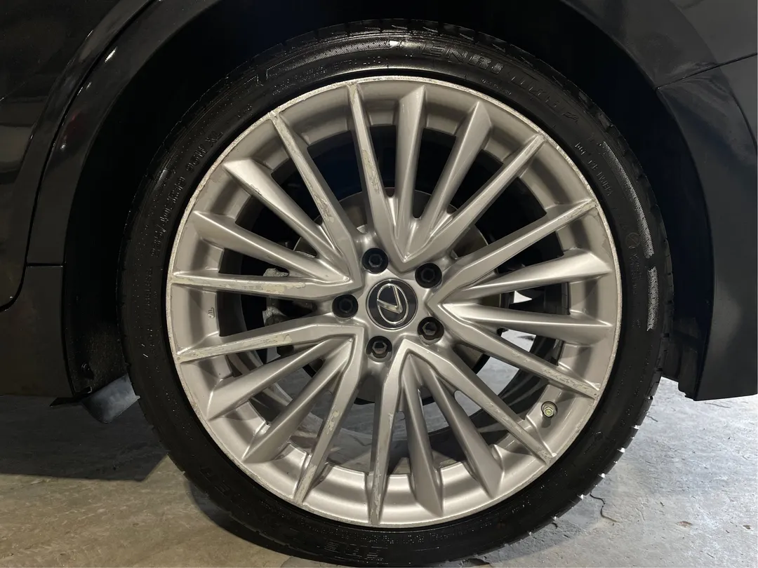2022 Lexus IS — photo 6