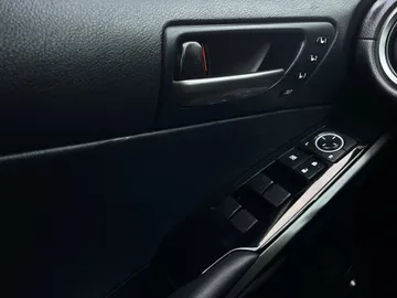 2022 Lexus IS - image 25