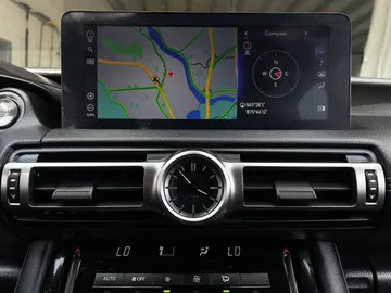 2022 Lexus IS - image 21