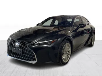 2022 Lexus IS - image 10