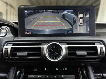 2022 Lexus IS - image 22