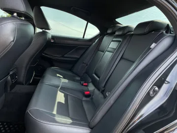 2022 Lexus IS - image 16
