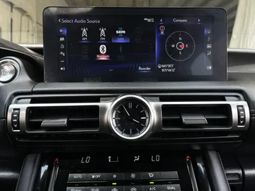 2022 Lexus IS - image 29