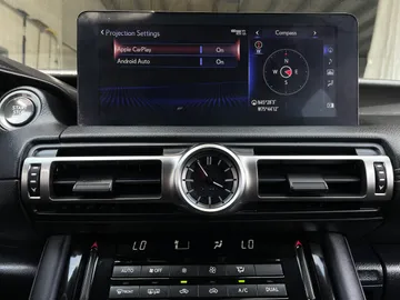2022 Lexus IS - image 8