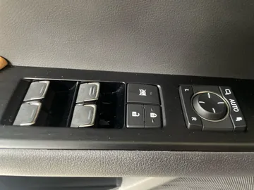 2024 Lexus UX - image 28