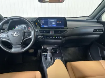 2024 Lexus UX - image 4