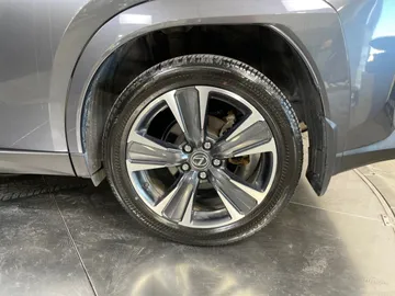 2024 Lexus UX - image 7