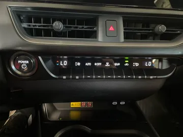 2024 Lexus UX - image 26