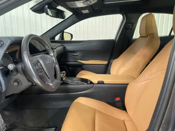 2024 Lexus UX - image 3