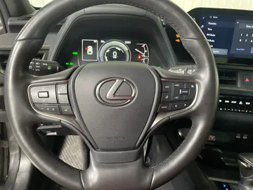 2024 Lexus UX - image 18