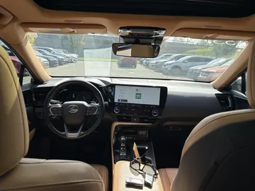 2022 Lexus NX - image 7