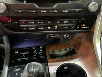 2021 Lexus RX - image 22