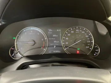 2021 Lexus RX - image 17