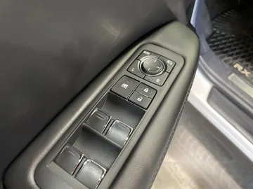 2021 Lexus RX - image 23