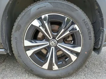 2024 Toyota BZ4X - image 7