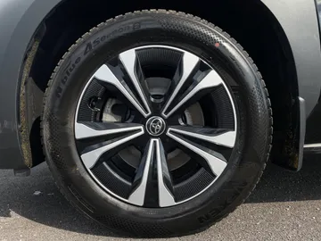 2024 Toyota BZ4X - image 7