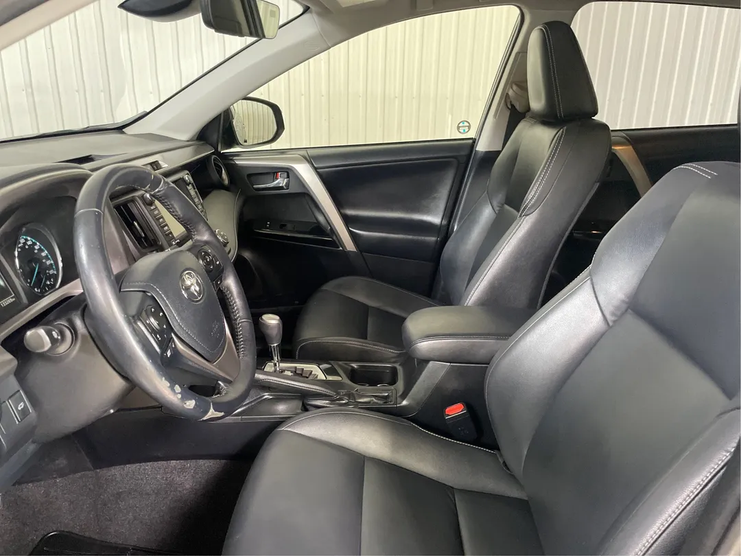 2017 Toyota RAV4 Hybrid — photo 3