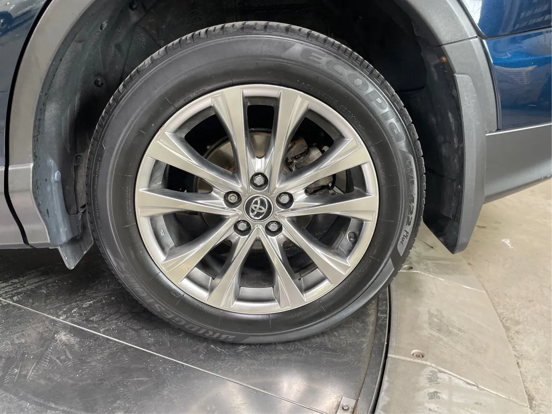 2017 Toyota RAV4 Hybrid — photo 6