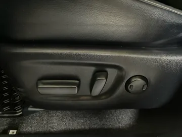 2017 Toyota RAV4 Hybrid - image 20