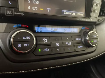 2017 Toyota RAV4 Hybrid - image 25