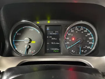 2017 Toyota RAV4 Hybrid - image 17