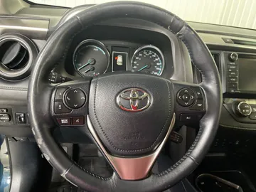 2017 Toyota RAV4 Hybrid - image 18