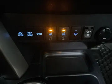 2017 Toyota RAV4 Hybrid - image 28