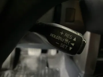 2017 Toyota RAV4 Hybrid - image 29