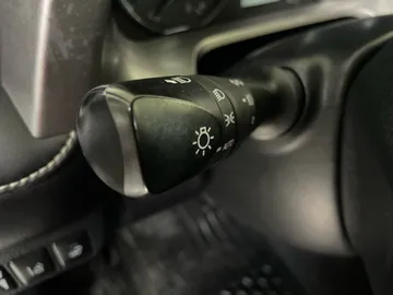 2017 Toyota RAV4 Hybrid - image 19