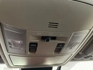 2017 Toyota RAV4 Hybrid - image 16