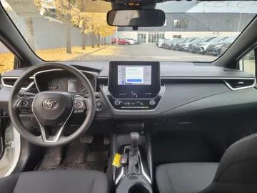 2025 Toyota Corolla - image 9