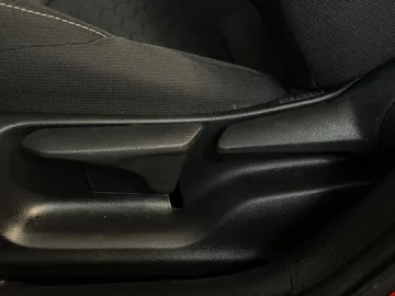 2019 Toyota Corolla - image 16