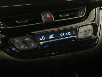 2022 Toyota C-HR - image 18