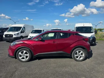 2019 Toyota C-HR - image 4