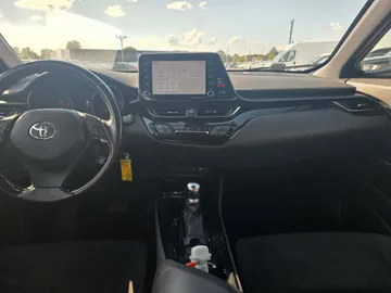 2019 Toyota C-HR - image 9