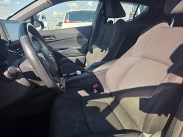 2019 Toyota C-HR - image 8