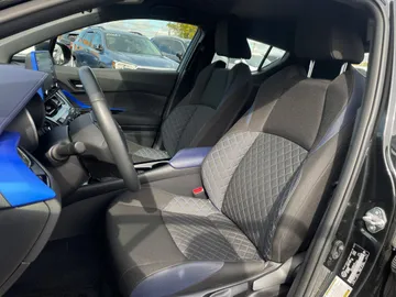 2021 Toyota C-HR - image 3