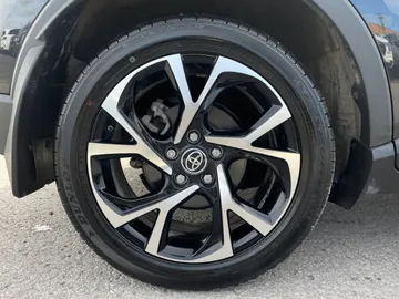 2021 Toyota C-HR - image 6
