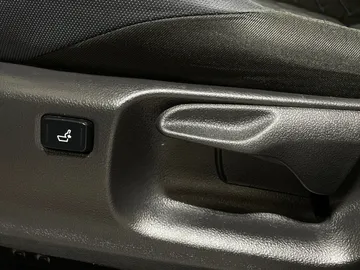 2022 Toyota C-HR - image 17