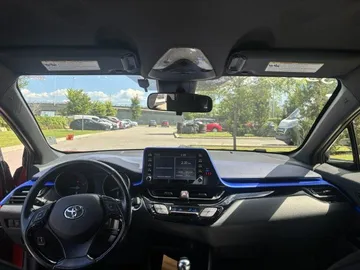 2022 Toyota C-HR - image 8