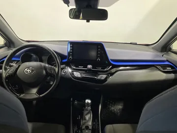 2022 Toyota C-HR - image 4