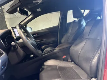 2019 Toyota C-HR - image 8