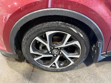 2019 Toyota C-HR - image 7