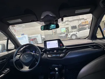 2019 Toyota C-HR - image 9