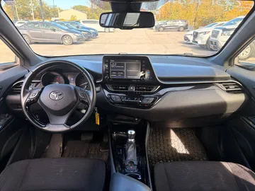 2019 Toyota C-HR - image 7