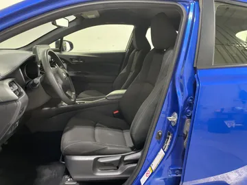 2019 Toyota C-HR - image 3