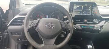 2022 Toyota C-HR - image 10