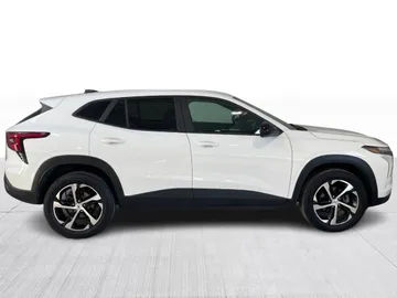 2024 Chevrolet Trax - image 2