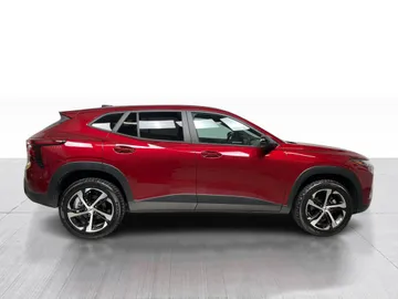 2025 Chevrolet Trax - image 2